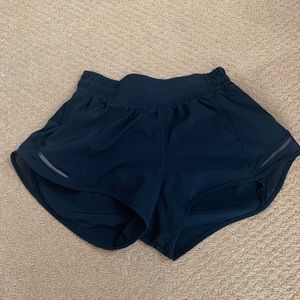 Lululemon hotty hot 2.5 shorts